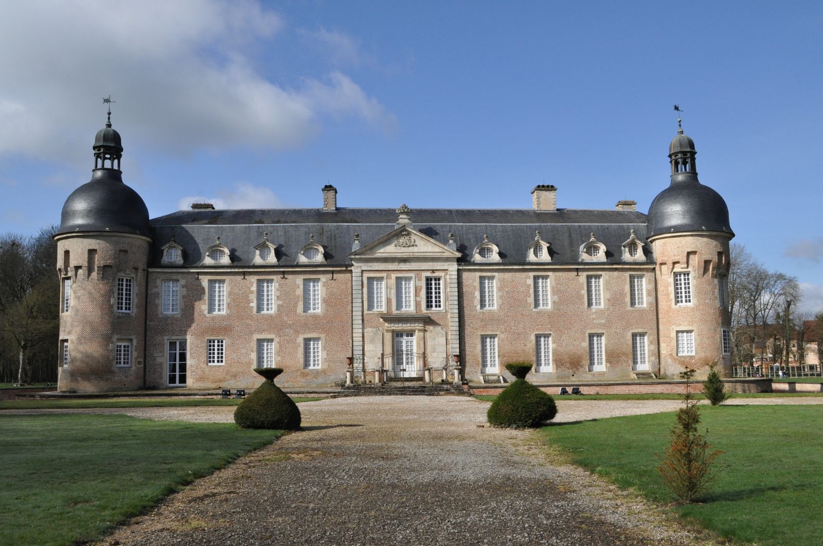 Chateau Pierre De Bresse France House Styles Mansions Building